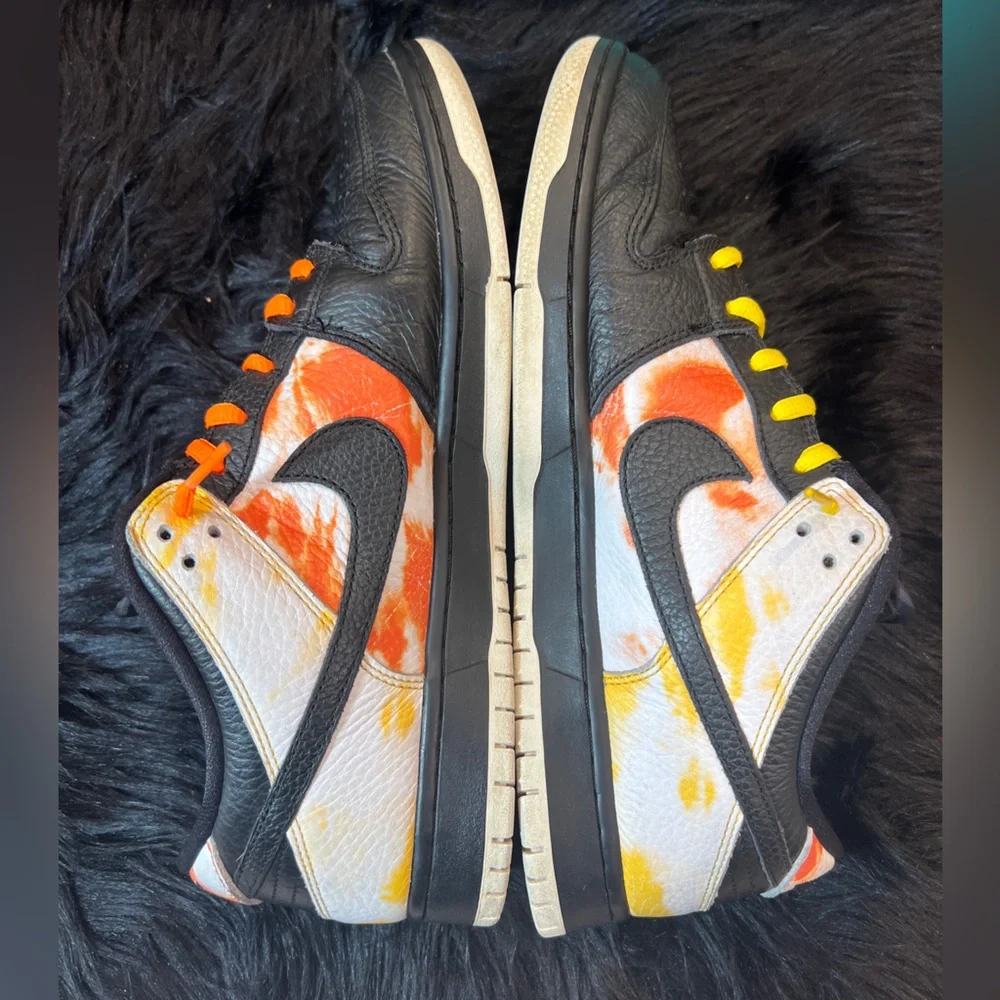 NIKE SB DUNK LOW | Raygun Tie-Dye Black | Size 11M - Picture 4 of 9